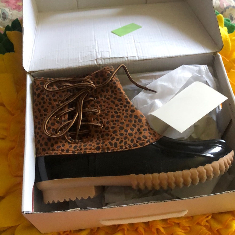Nature Breeze, Cheetah, size 10 (fit like a 9)